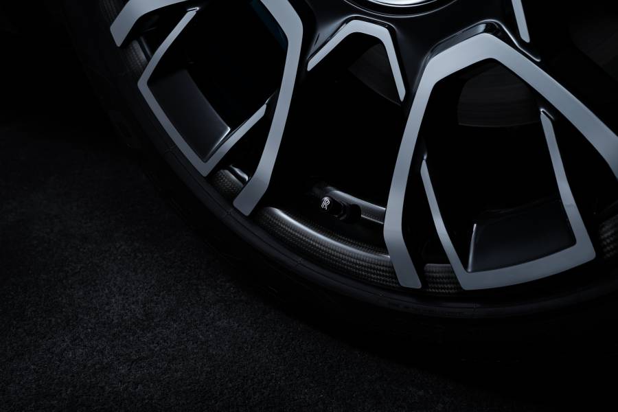 BLACK BADGE GHOST – NGOẠI THẤT