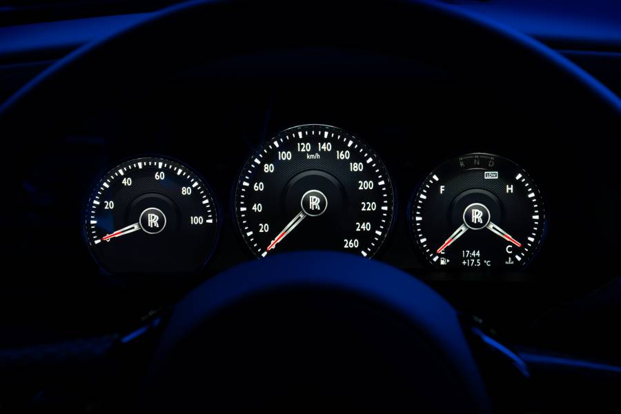 BLACK BADGE GHOST – NỘI THẤT