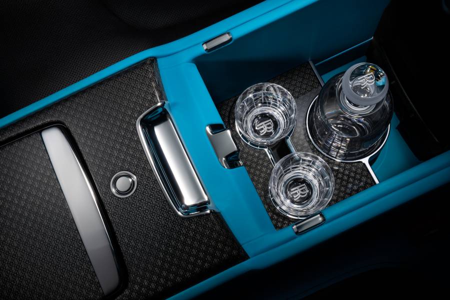 BLACK BADGE GHOST – NỘI THẤT