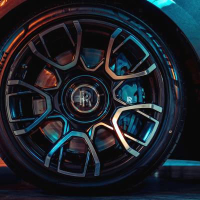 B-ROLL BLACK BADGE GHOST